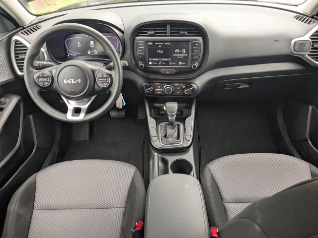 Certified 2025 Kia Soul LX w/ LX Technology Package FWD image 15