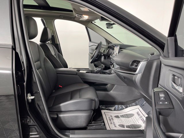 Used 2024 Nissan Rogue SV w/ SV Premium Package FWD image 41