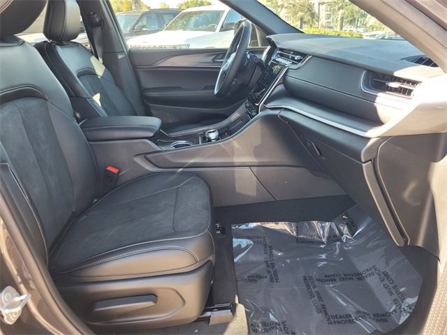 New 2025 Jeep Grand Cherokee Altitude image 15