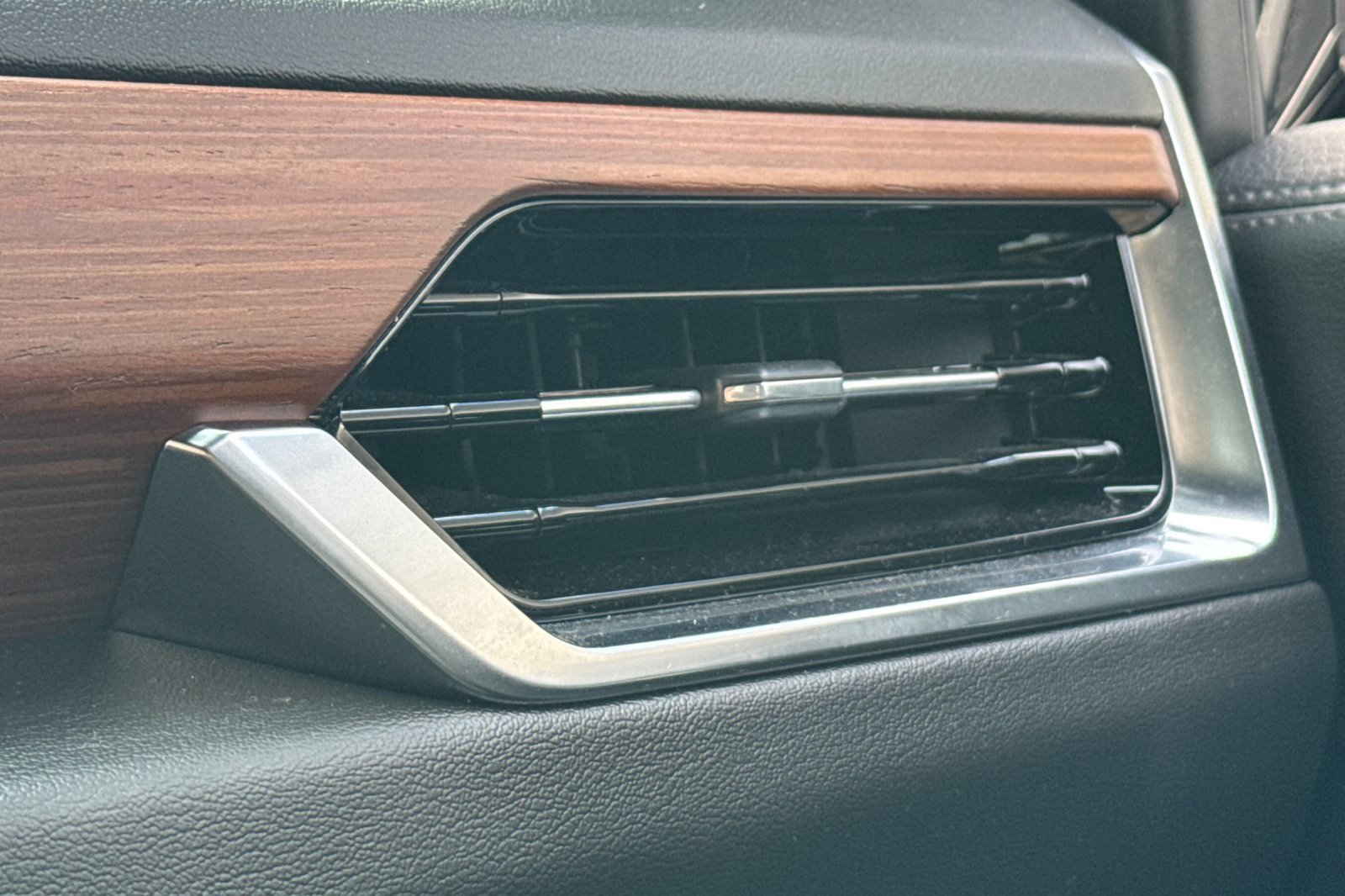 Used 2025 GMC Yukon Denali image 29