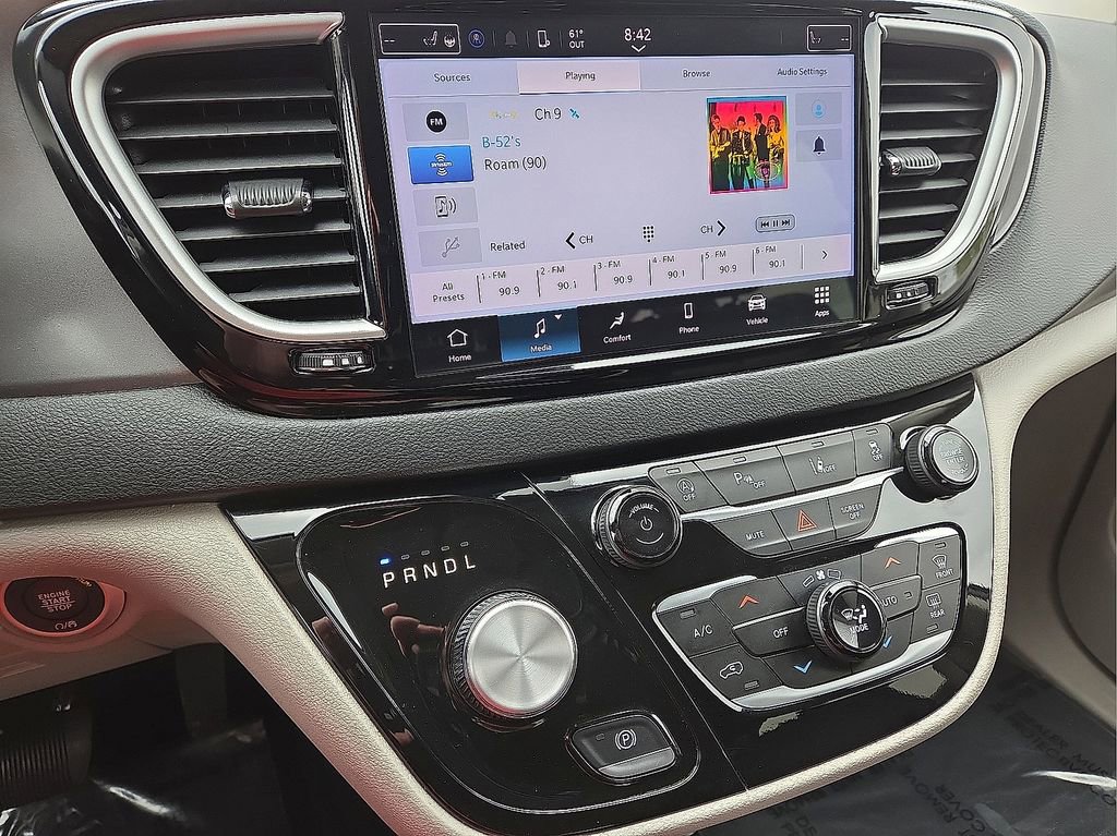 Used 2023 Chrysler Pacifica Touring-L FWD image 25