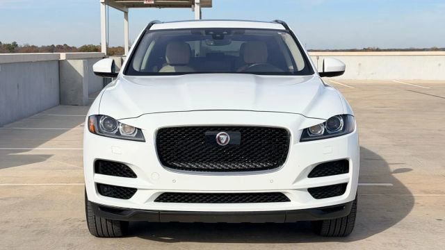 Used 2019 Jaguar F-PACE Prestige image 4