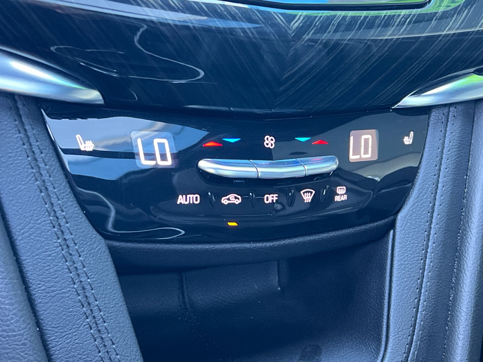 Used 2021 Cadillac XT6 Premium Luxury FWD image 22