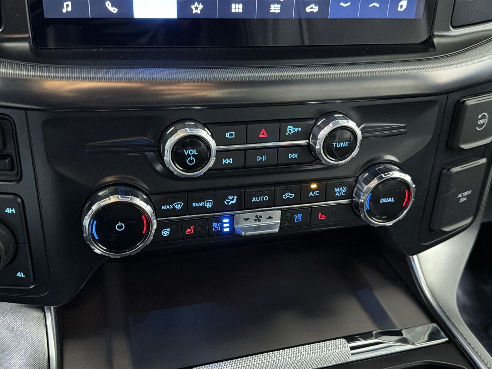 Certified 2025 Ford F150 Platinum AWD/4WD image 23