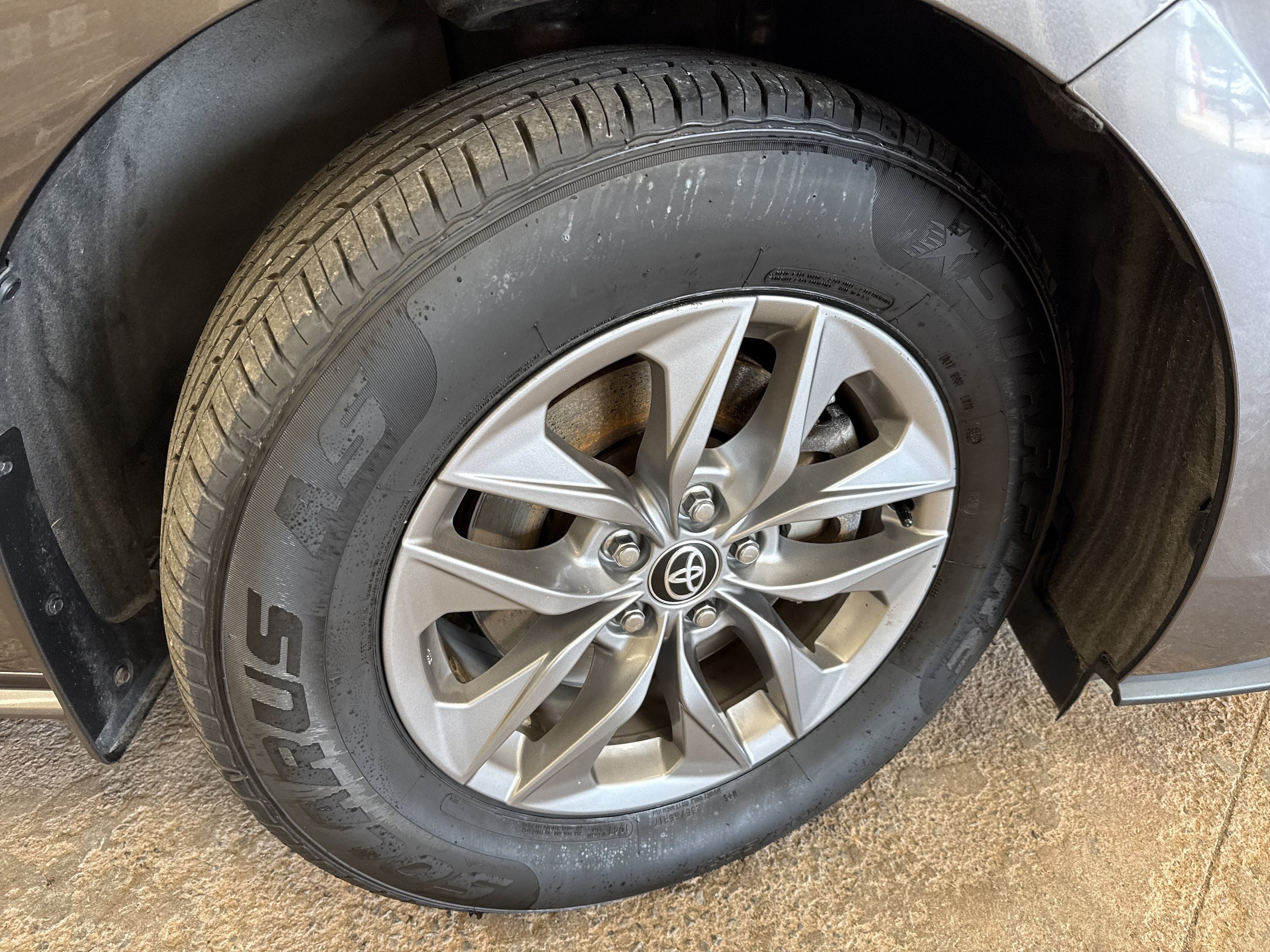 Used 2023 Toyota Sienna LE FWD image 28
