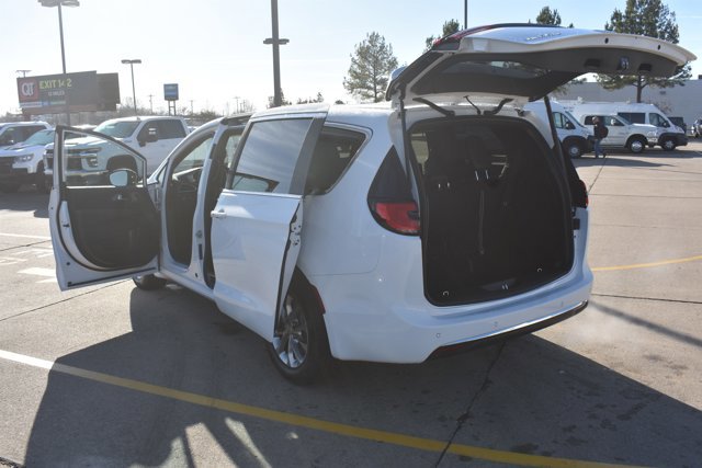 New 2026 Chrysler Pacifica Select image 18