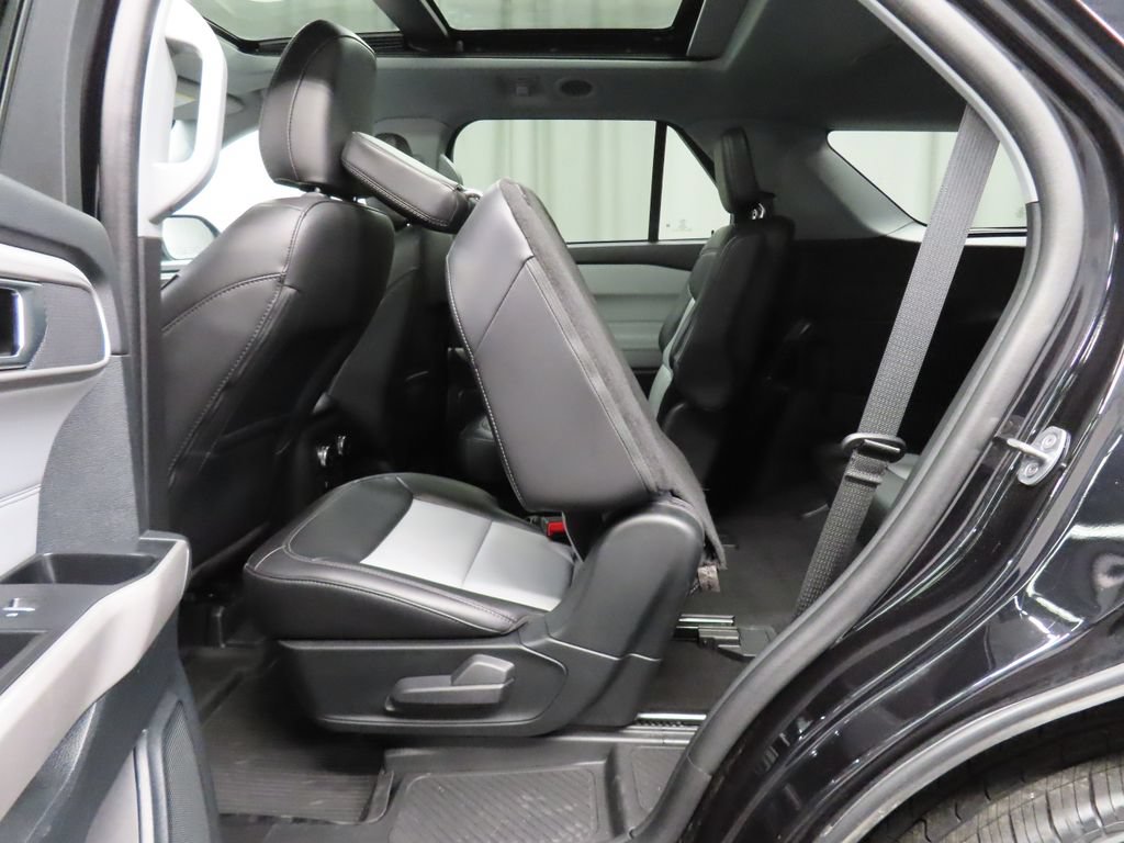 Used 2024 Ford Explorer XLT w/ XLT Sport Appearance Package AWD/4WD image 44