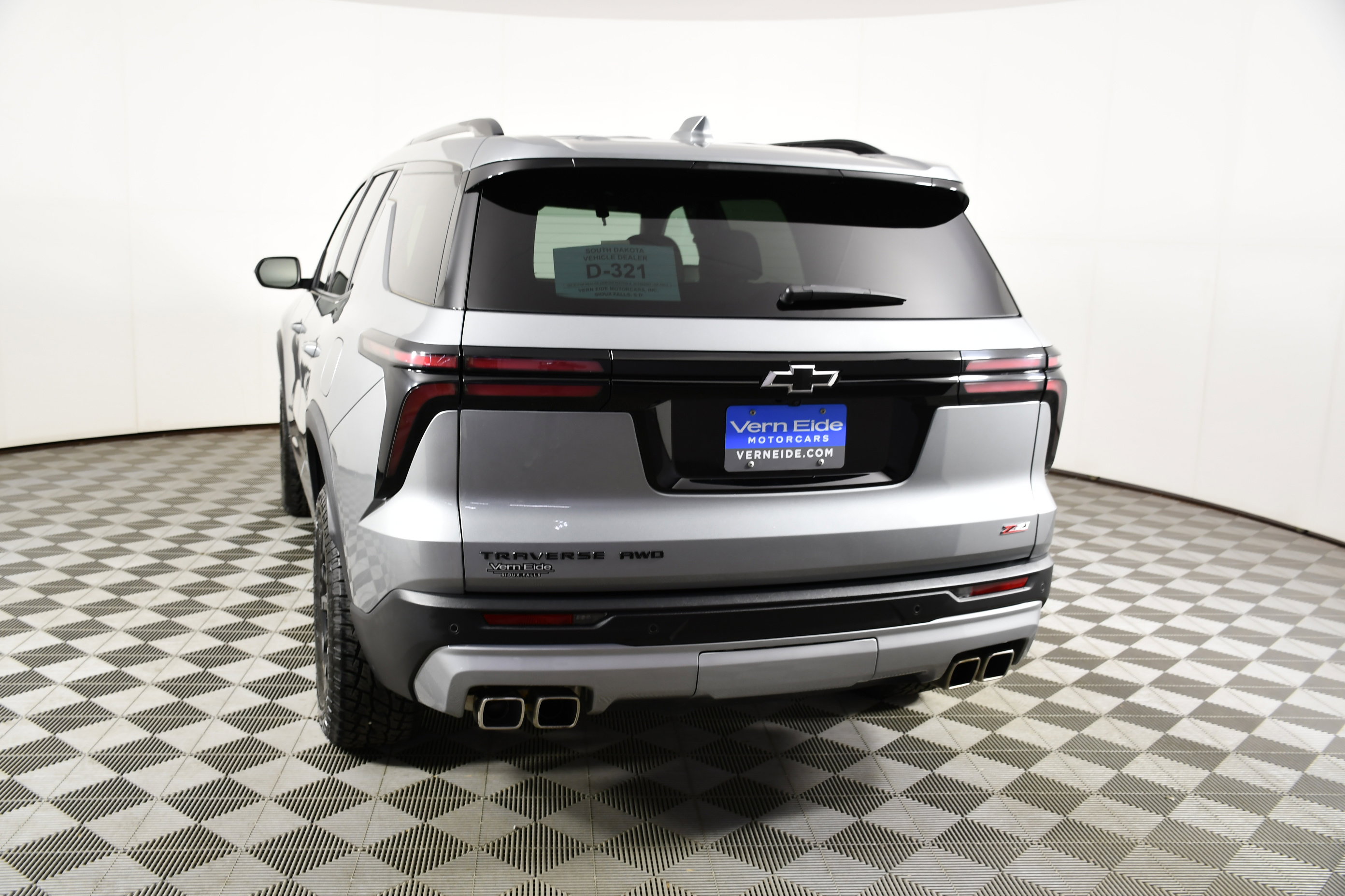 Used 2025 Chevrolet Traverse Z71 image 7