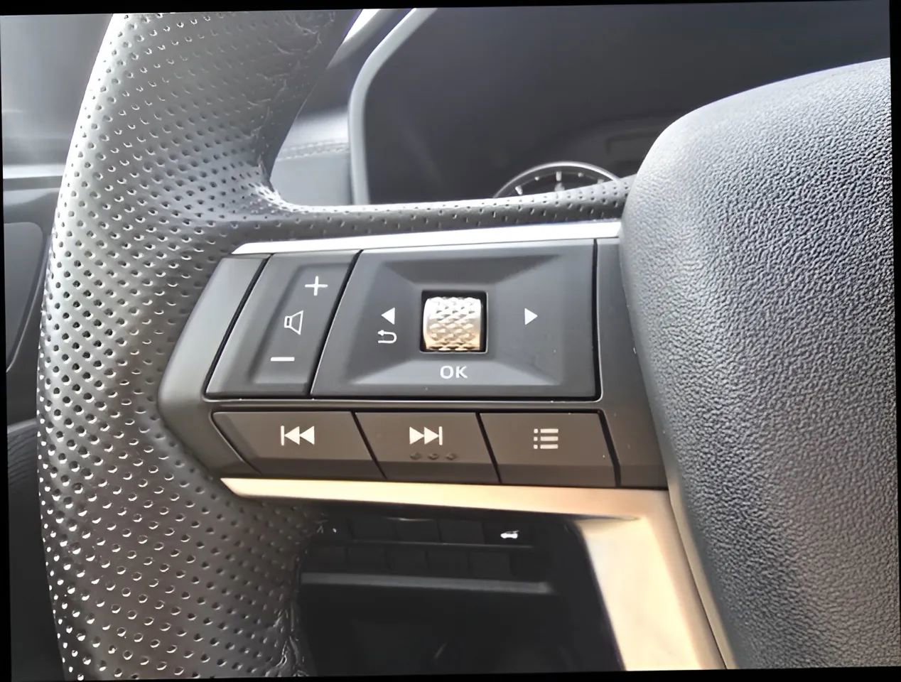 Used 2025 Mitsubishi Outlander SE image 25