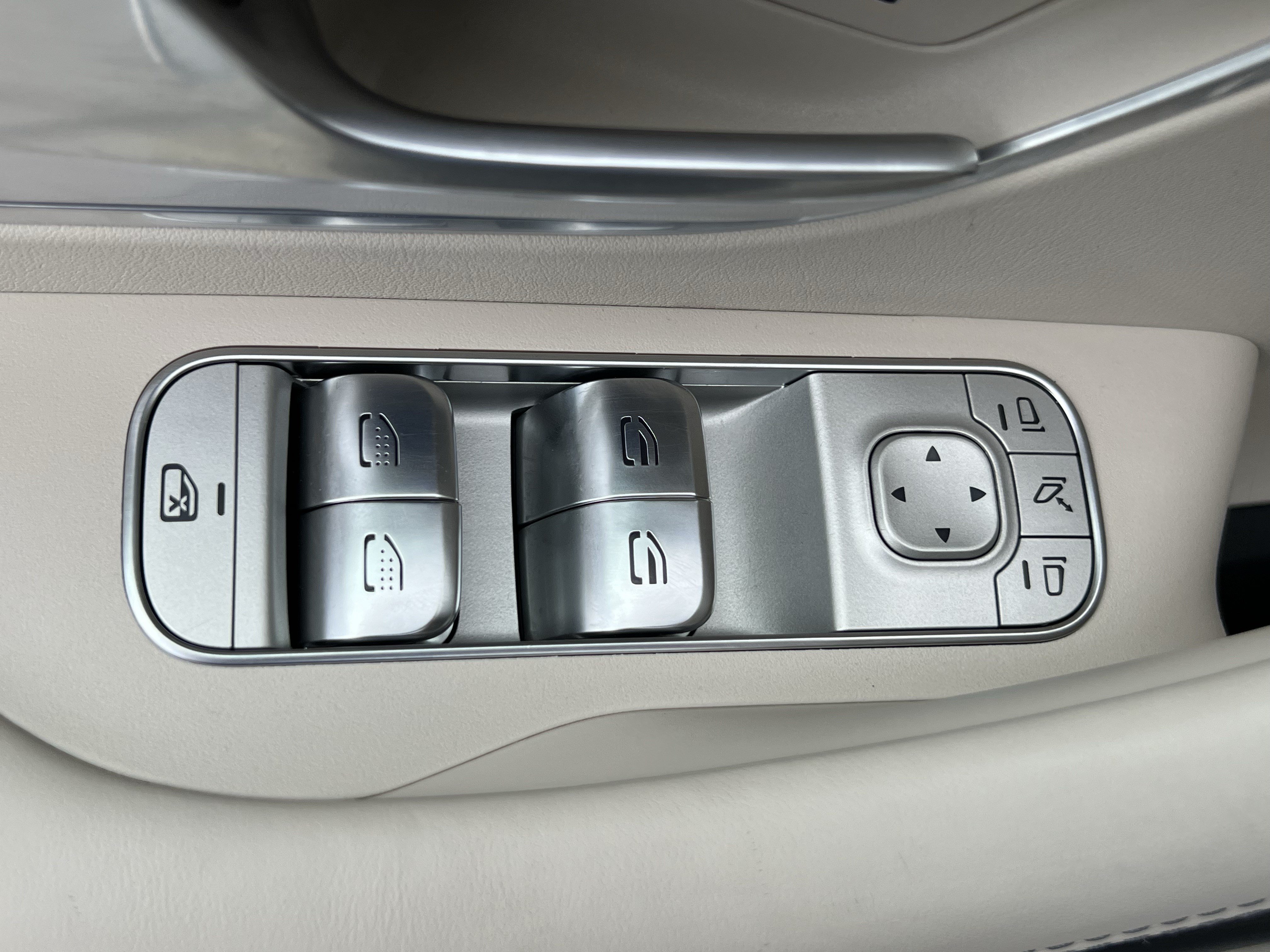 Certified 2025 Mercedes-Benz GLS 63 AMG 4MATIC image 15