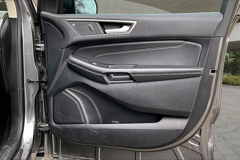 Used 2022 Ford Edge Titanium w/ Equipment Group 301A image 17