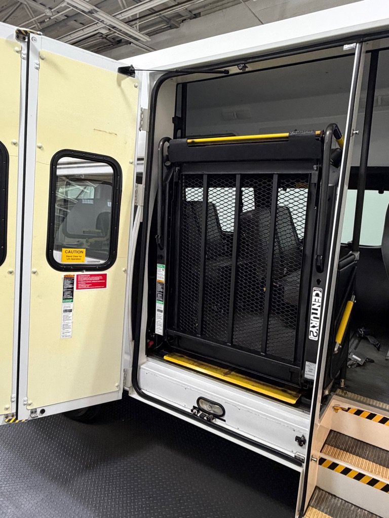 Used 2013 Ford E-350 and Econoline 350 Extended Super Duty RWD image 10