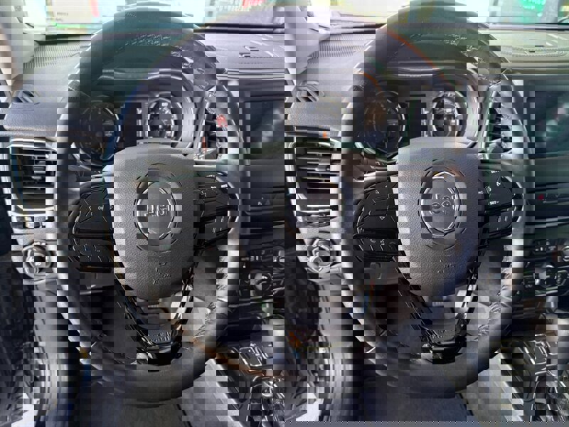 Used 2019 Jeep Cherokee Latitude Plus FWD image 20