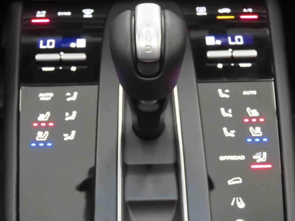 Certified 2026 Porsche Macan AWD/4WD image 27