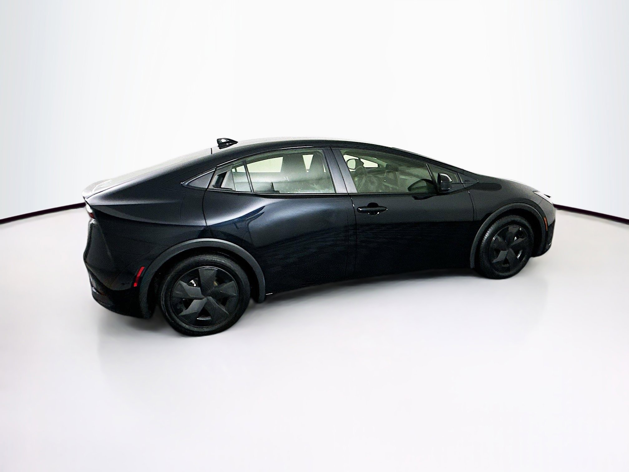 Used 2025 Toyota Prius LE FWD image 10
