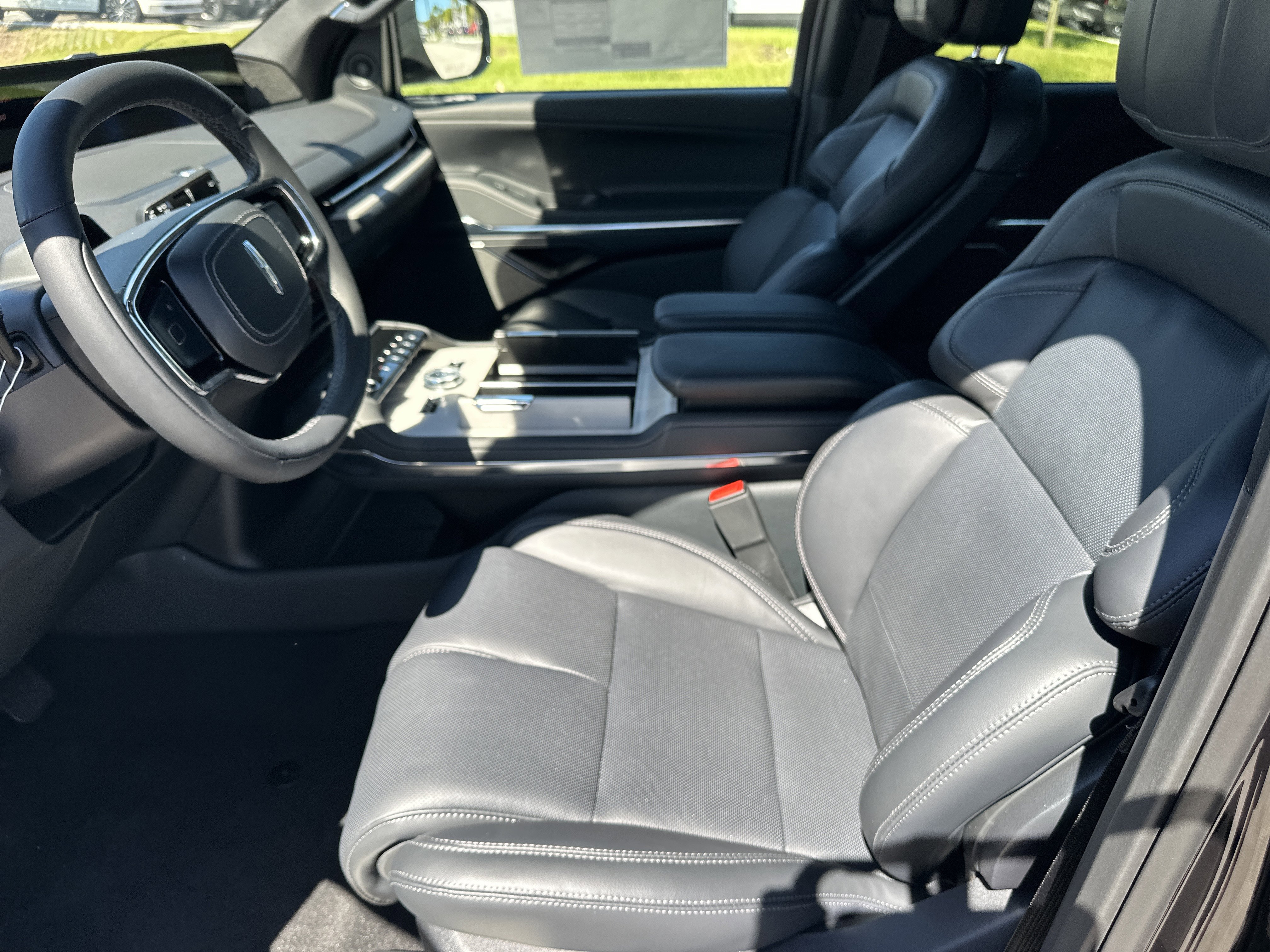 New 2025 Lincoln Navigator Reserve image 17