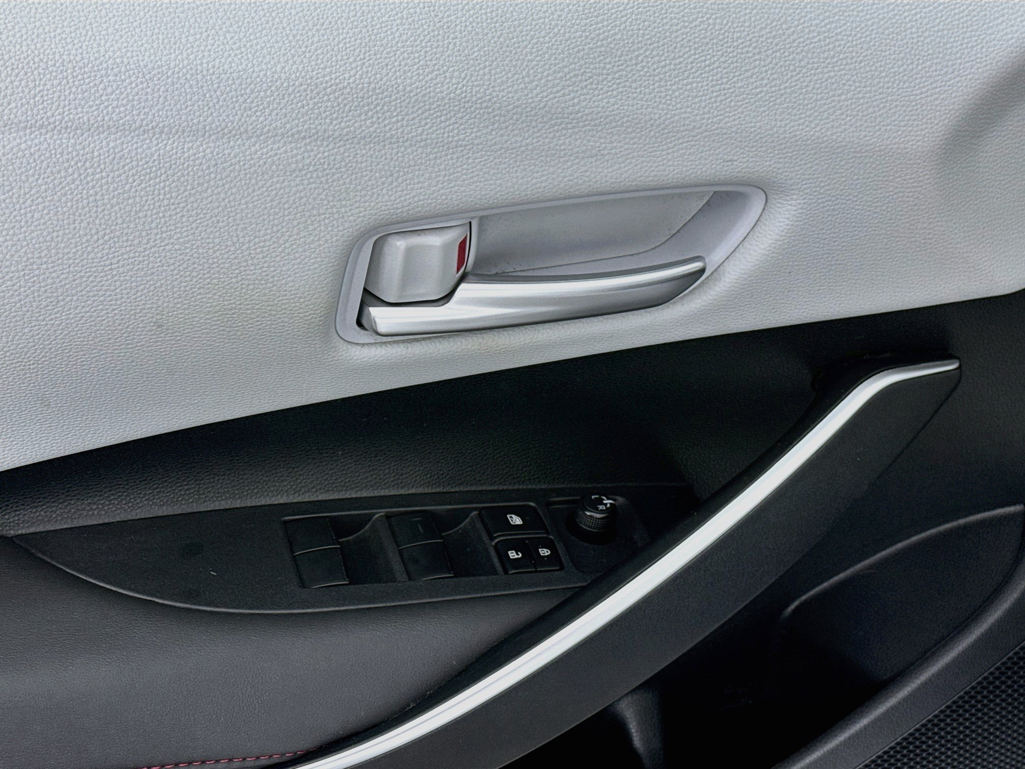 Certified 2023 Toyota Corolla SE w/ SE Premium Package FWD image 17