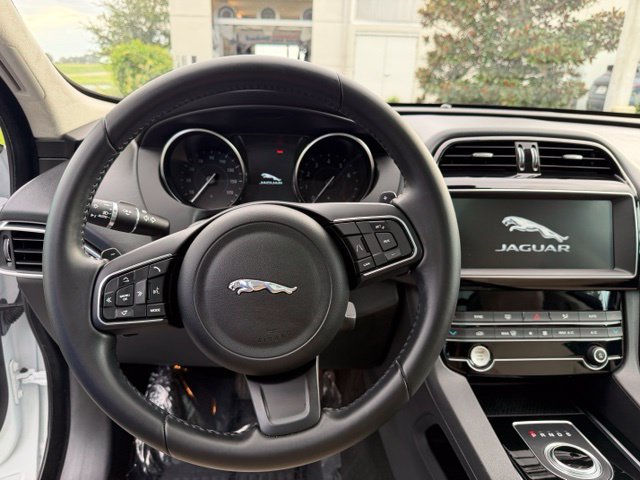 Used 2020 Jaguar F-PACE Premium AWD/4WD image 18