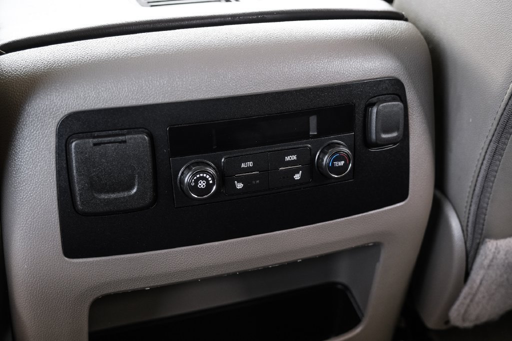 Used 2018 Chevrolet Tahoe Premier RWD image 39