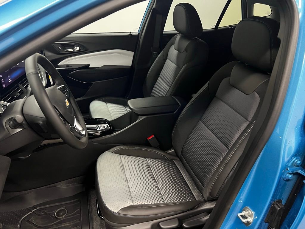 New 2026 Chevrolet Trax LT w/ LT Convenience Package FWD image 26