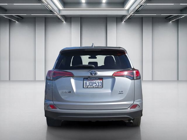 Used 2018 Toyota RAV4 LE image 5