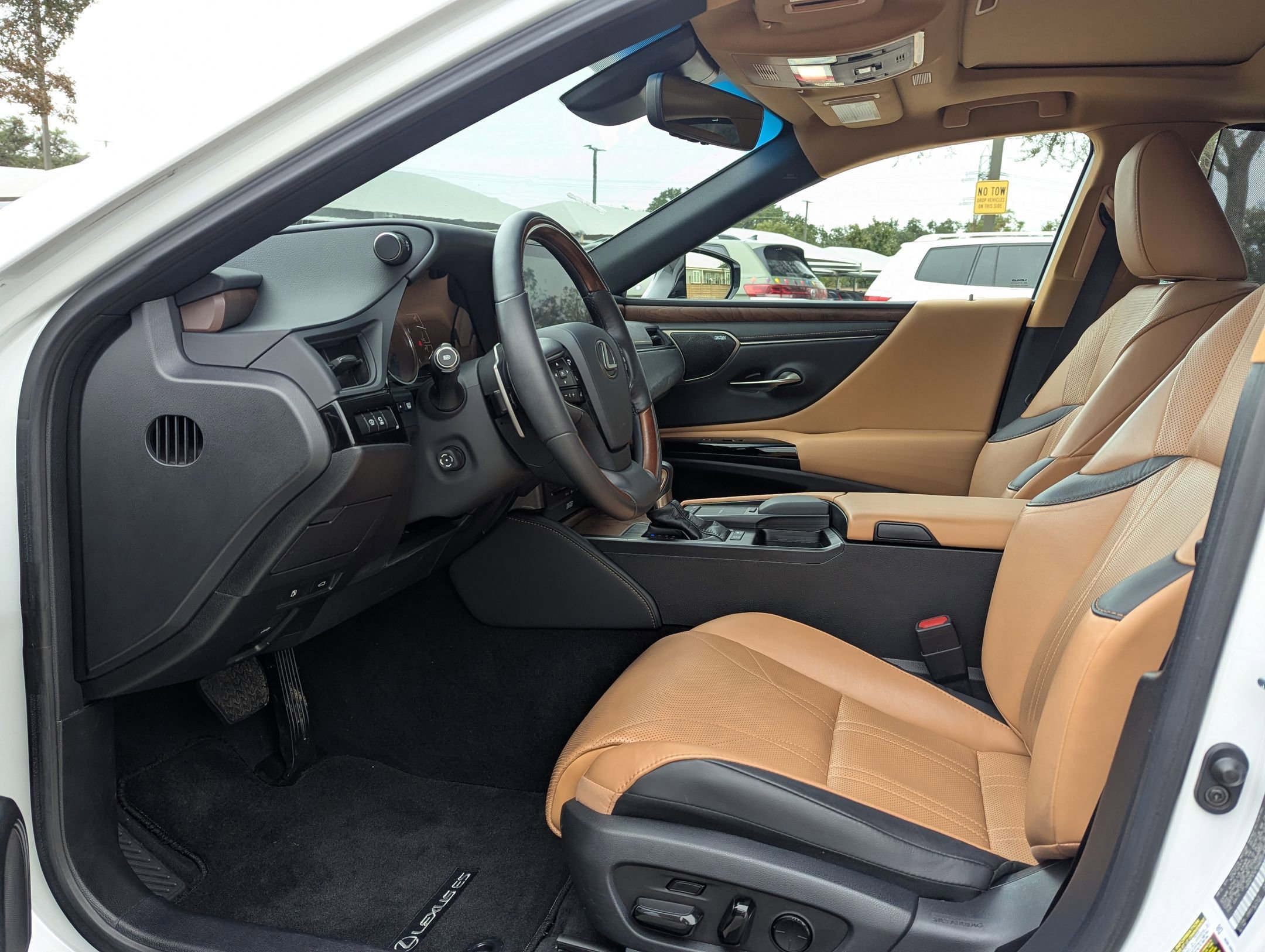 Used 2022 Lexus ES 300h Ultra Luxury image 10