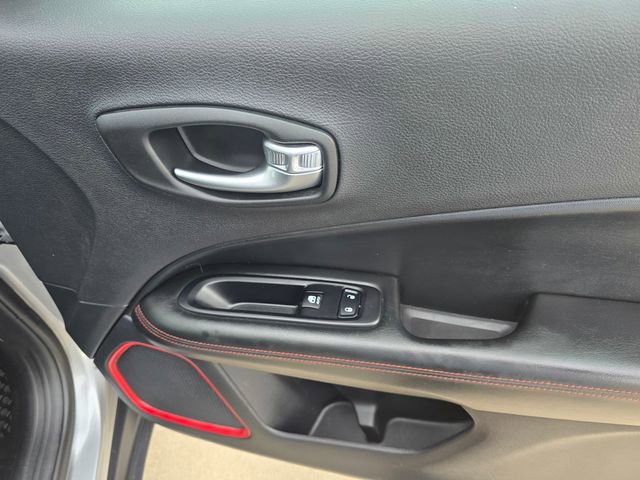 Used 2020 Jeep Compass Trailhawk AWD/4WD image 19
