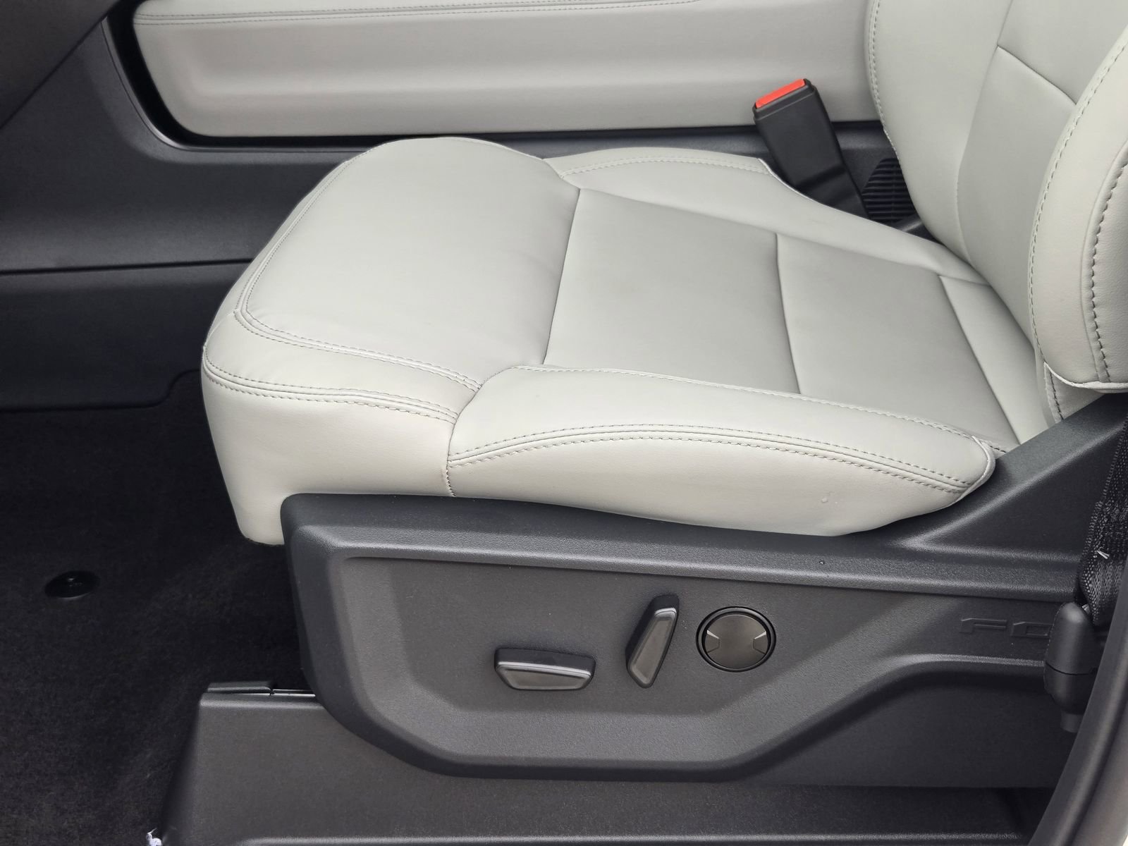 New 2026 Ford Expedition Active RWD image 22