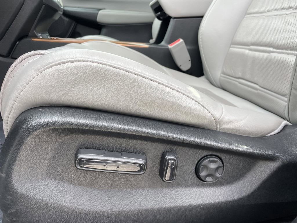 Used 2020 Honda CR-V Touring image 17