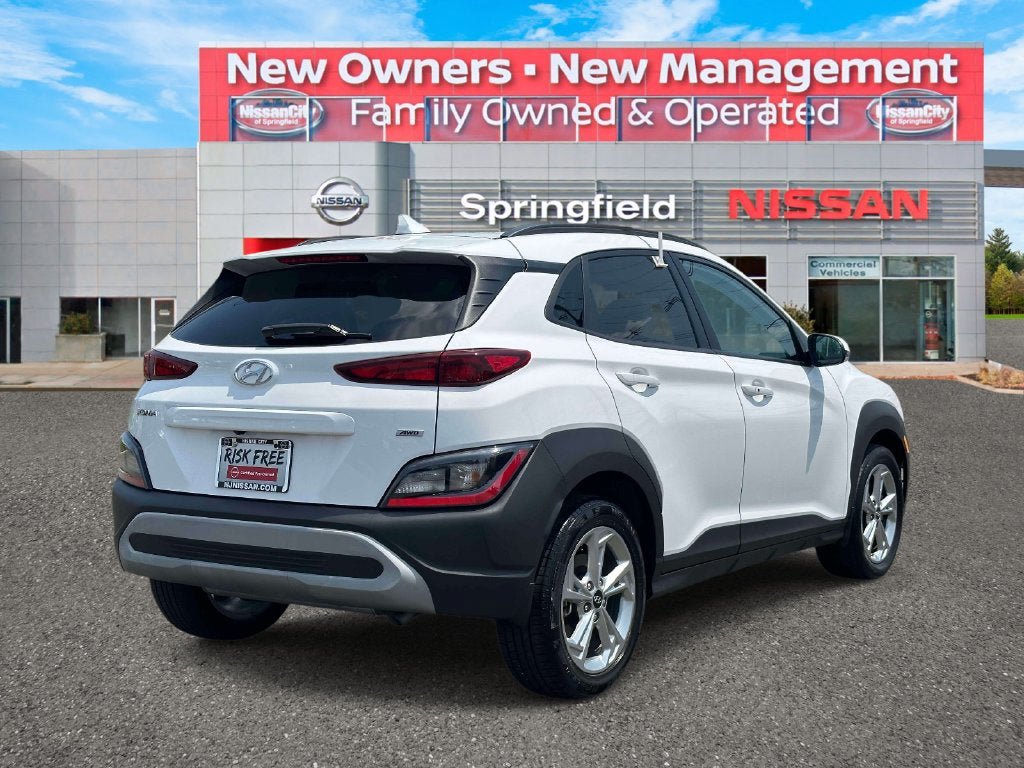 Used 2023 Hyundai Kona SEL w/ Winter Weather Package AWD/4WD image 5