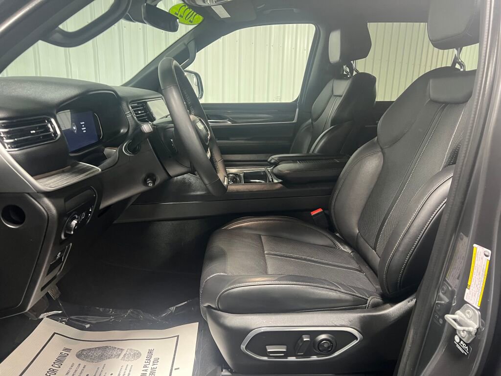 Used 2022 Jeep Wagoneer Series III w/ Flexible Seating Group image 4