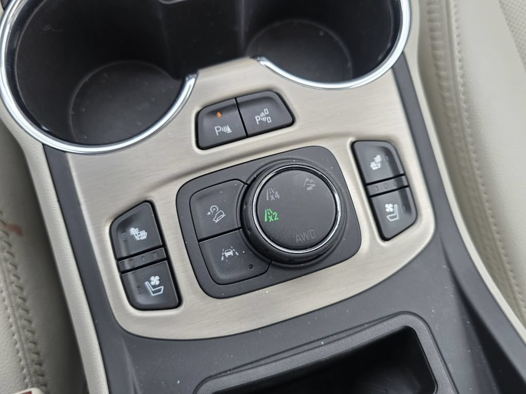 Used 2024 GMC Terrain Denali w/ Denali Premium Package AWD/4WD image 8