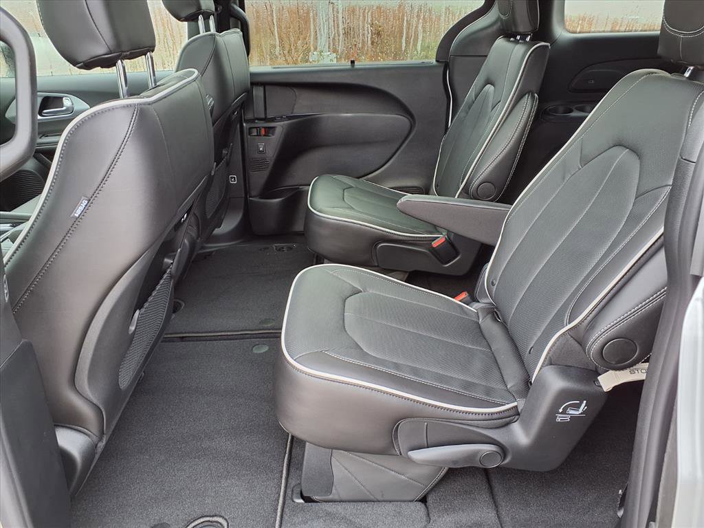 New 2026 Chrysler Pacifica Limited w/ S Appearance Package image 28