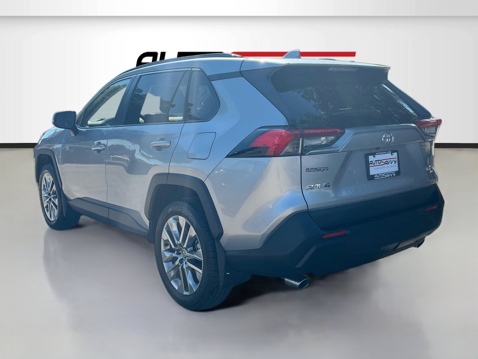 Used 2025 Toyota RAV4 XLE Premium AWD/4WD image 5