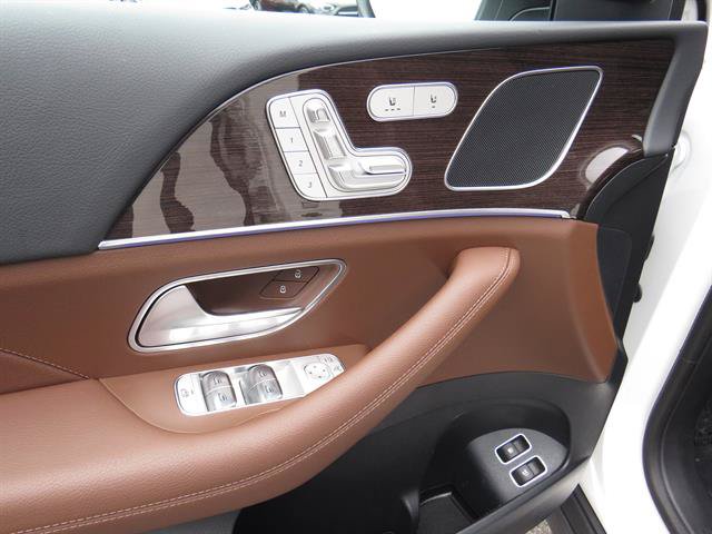 Used 2025 Mercedes-Benz GLE 450e 4MATIC w/ Winter Package image 9