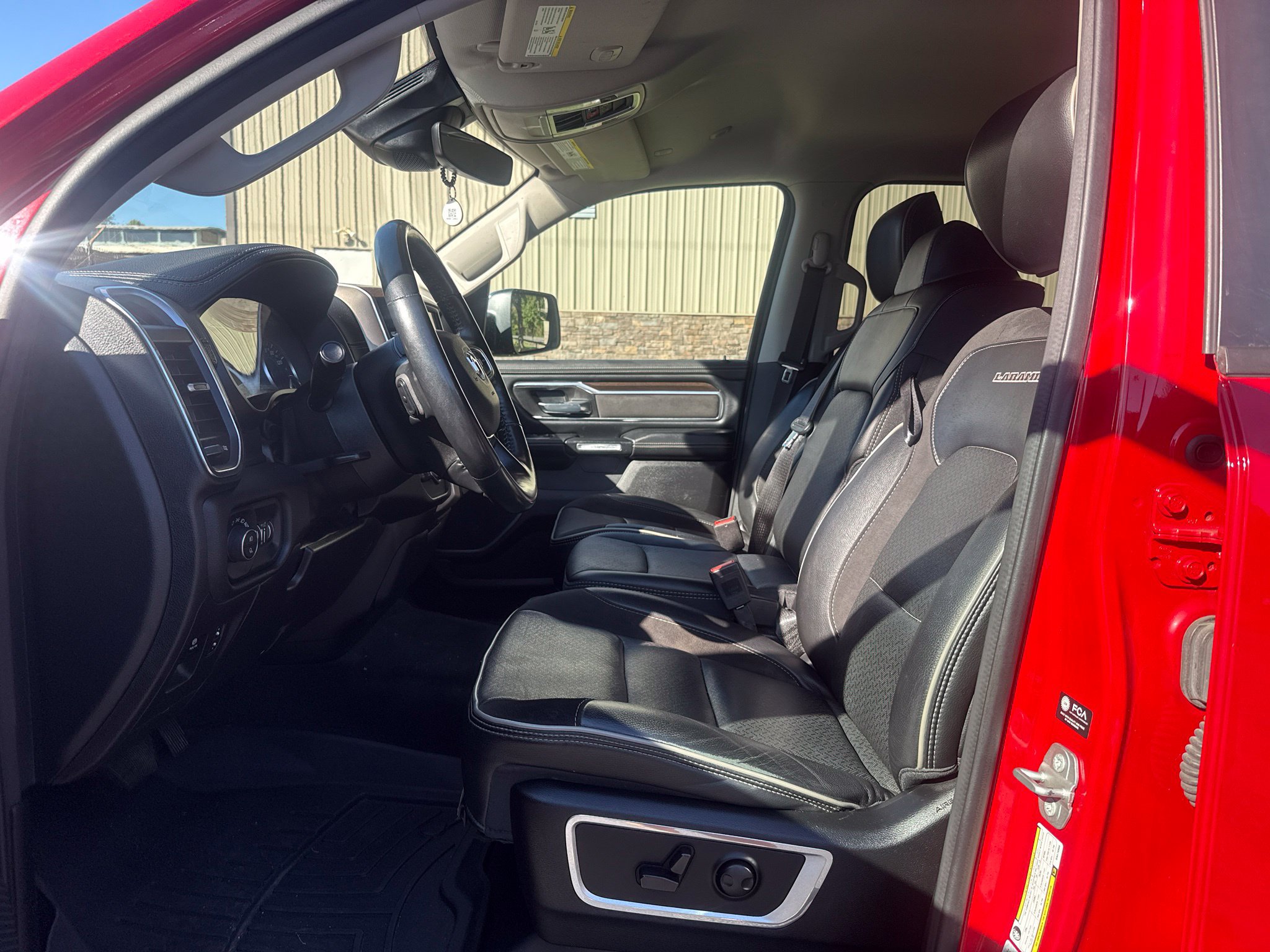 Used 2022 RAM 1500 Laramie AWD/4WD image 12