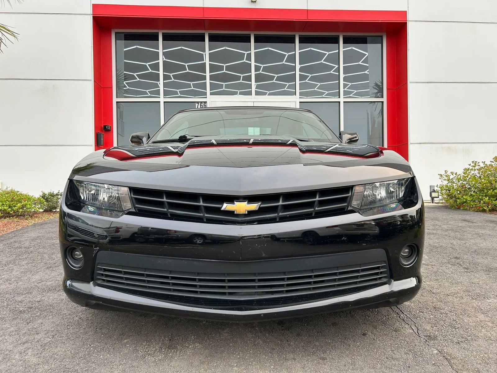 Used 2015 Chevrolet Camaro LT RWD image 2