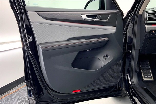 Used 2025 Volkswagen Atlas Peak Edition SE image 23