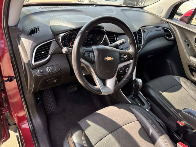 Used 2019 Chevrolet Trax LT w/ LT Convenience Package FWD image 17