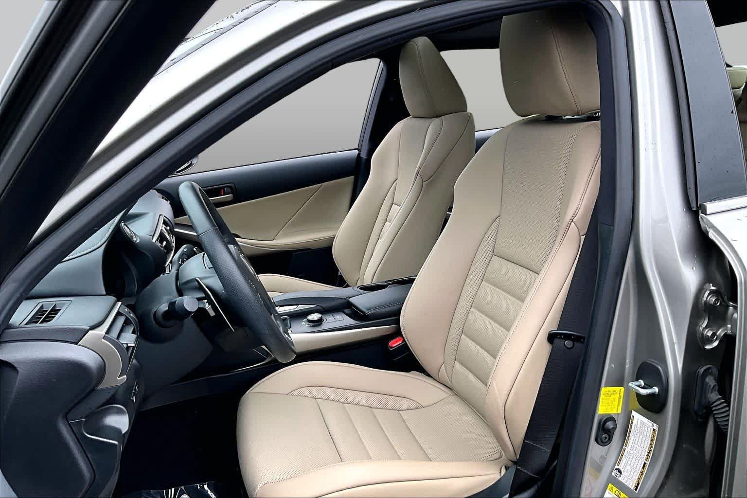 Used 2019 Lexus IS 300 F Sport w/ F Sport Package AWD/4WD image 8