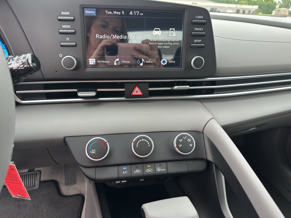 New 2026 Hyundai Elantra SE FWD image 18