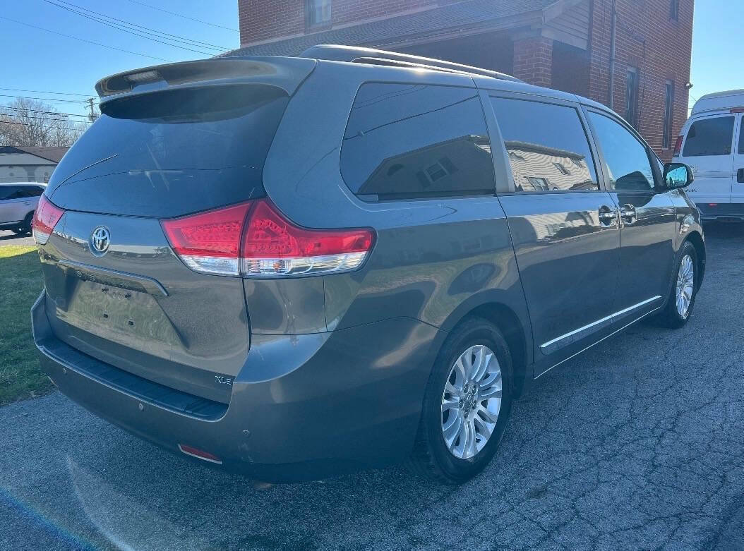 Used 2012 Toyota Sienna XLE w/ Premium Pkg FWD image 8