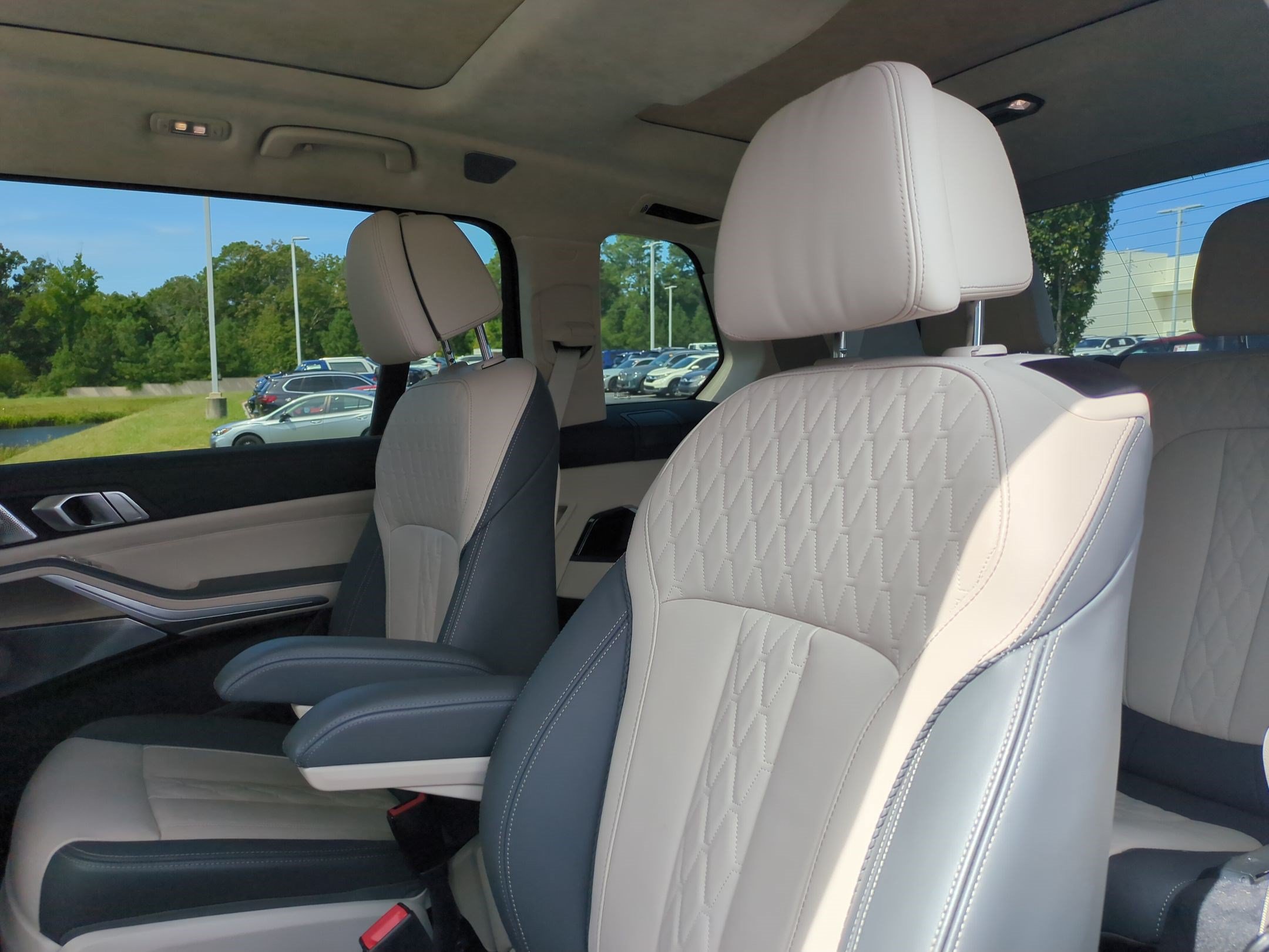Used 2024 BMW X7 M60i w/ Executive Package AWD/4WD image 29