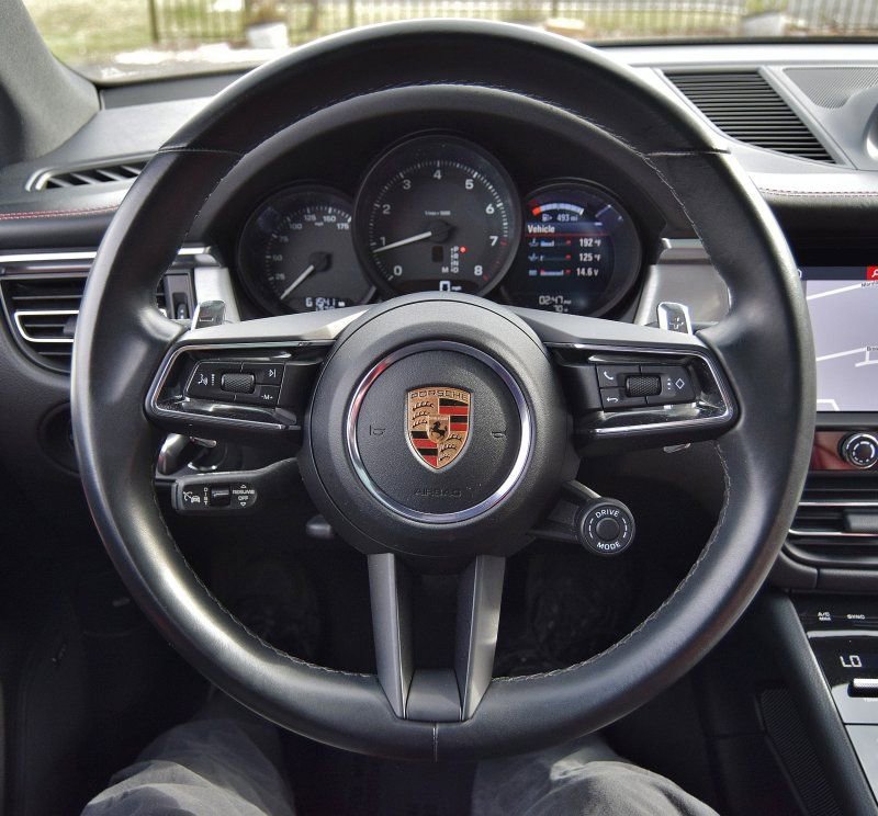 Used 2023 Porsche Macan image 13