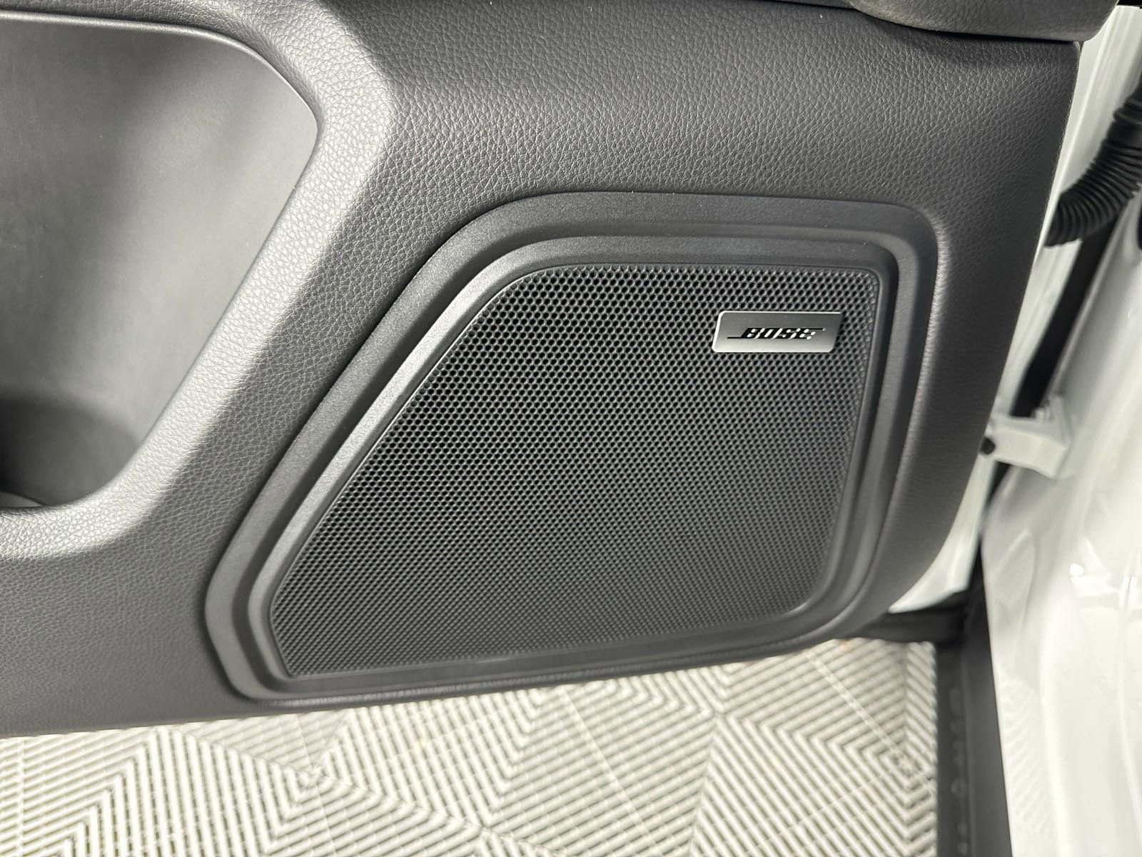 New 2025 Porsche Macan image 13