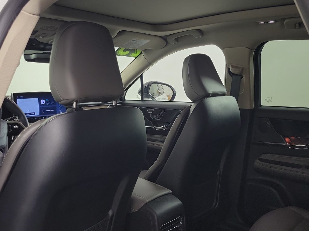 Used 2025 Lincoln Corsair Reserve FWD image 13