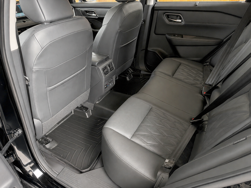 Used 2025 Nissan Rogue Platinum w/ Platinum Premium Package FWD image 31