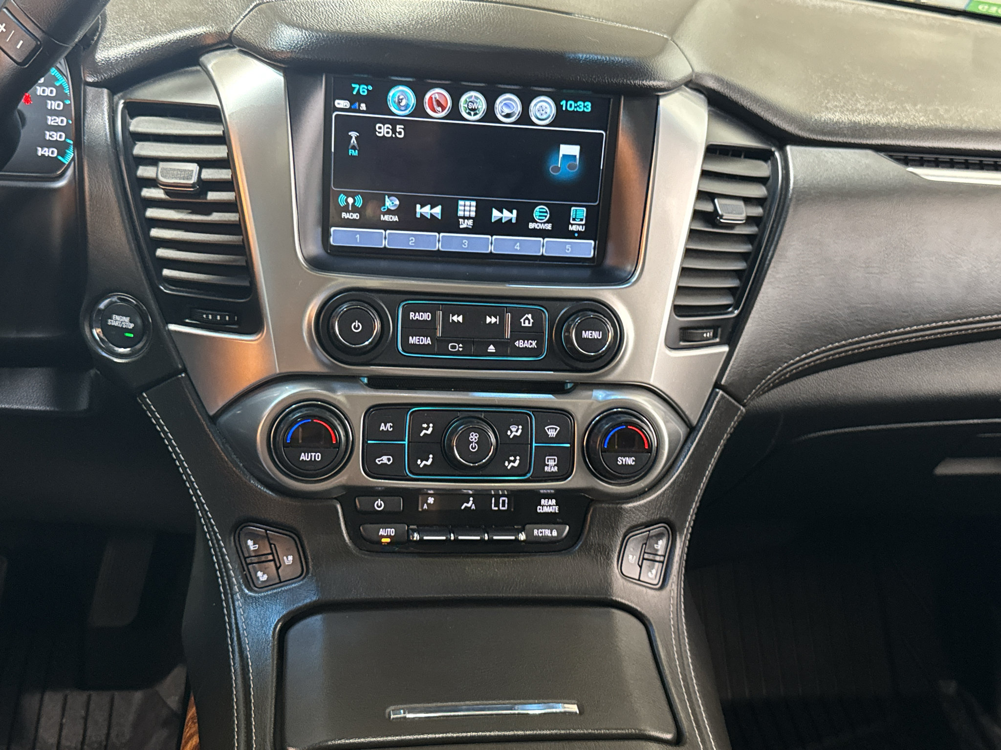 Used 2020 Chevrolet Suburban Premier AWD/4WD image 31