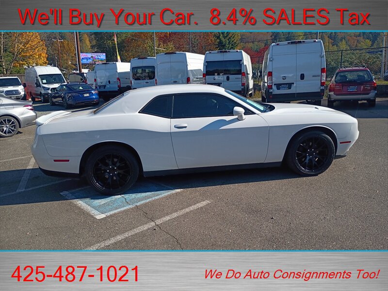 Used 2019 Dodge Challenger SXT RWD image 5
