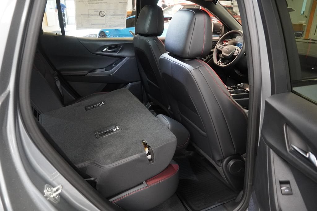New 2027 Chevrolet Equinox RS w/ LPO, Floor Liner Package FWD image 21